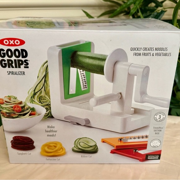 OXO Good Grips 3-Blade Tabletop Spiralizer with StrongHold Suction, White - Picture 12 of 14